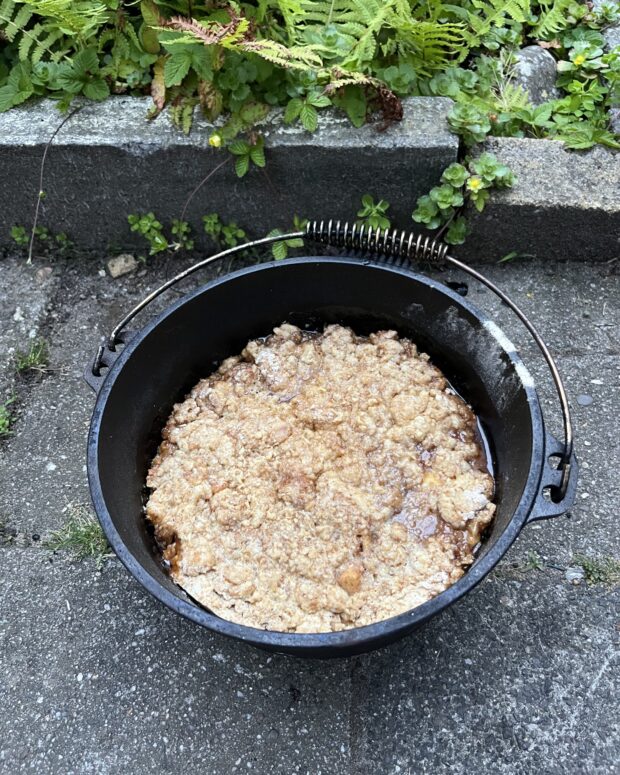 Apple crumble uit de dutch oven