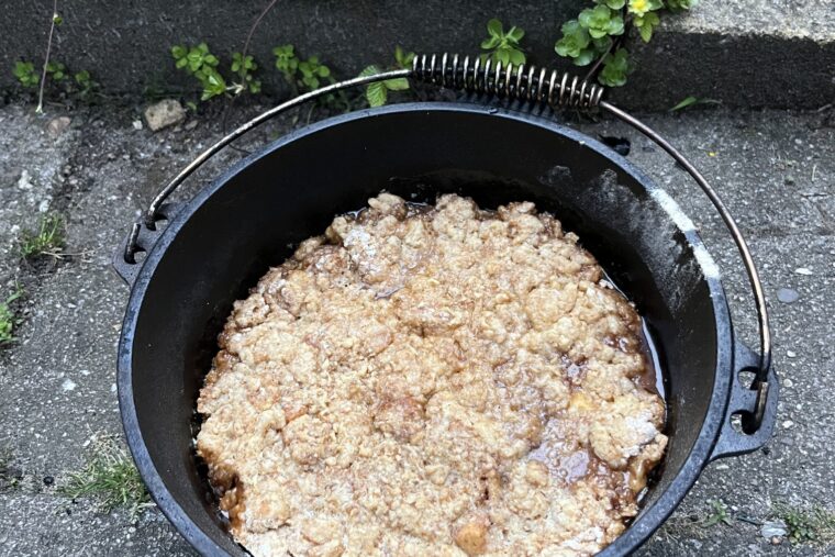 Apple crumble uit de dutch oven